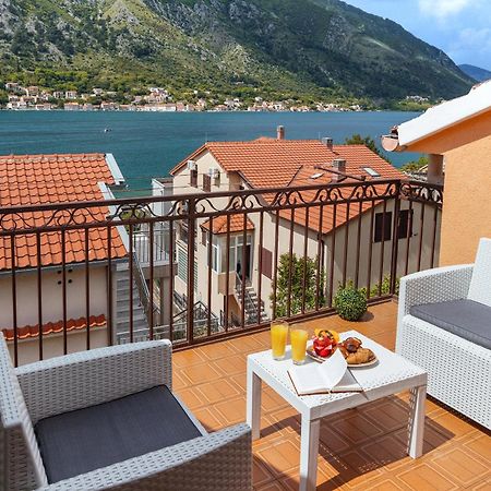 Apartment Busola Kotor Bagian luar foto