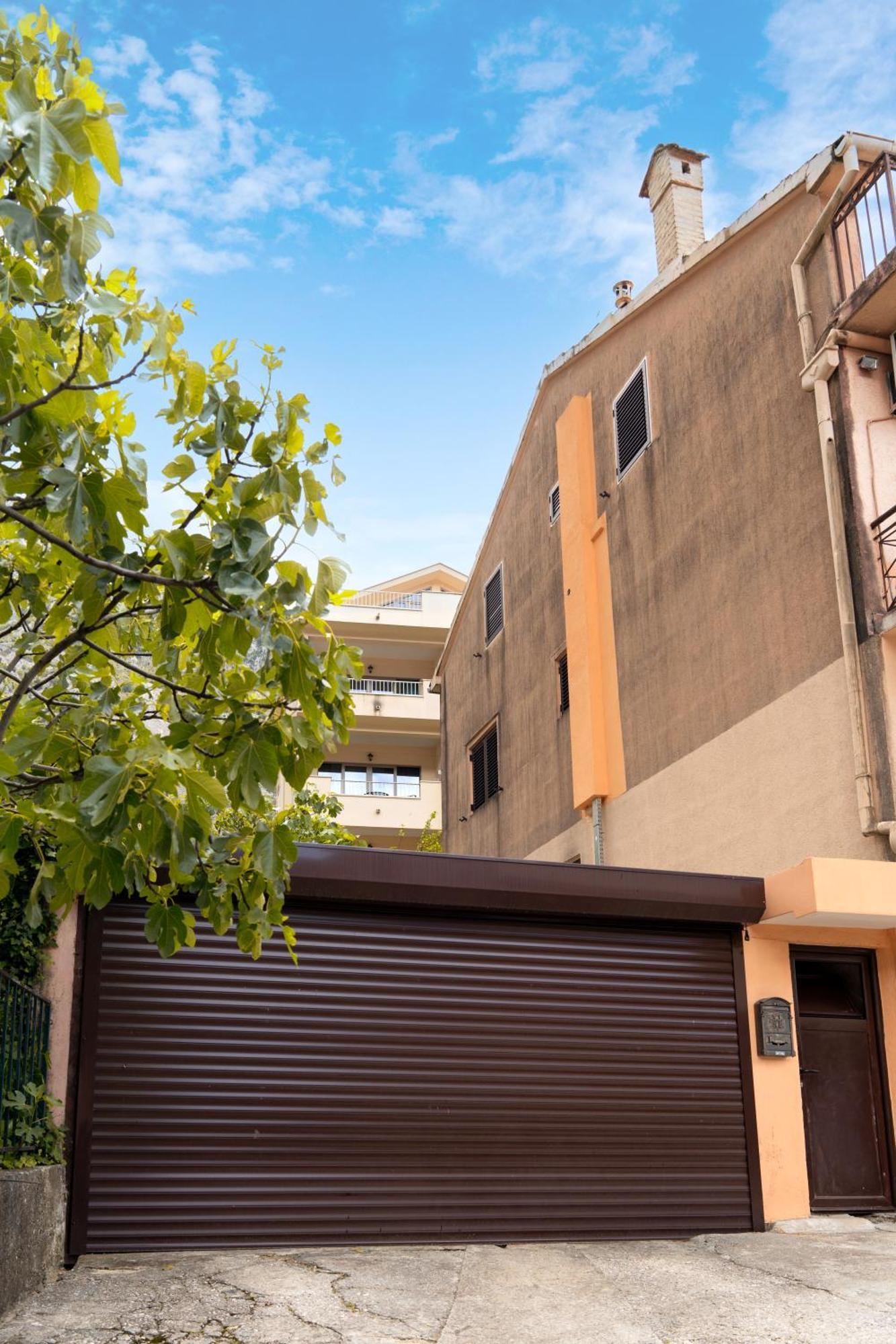 Apartment Busola Kotor Bagian luar foto