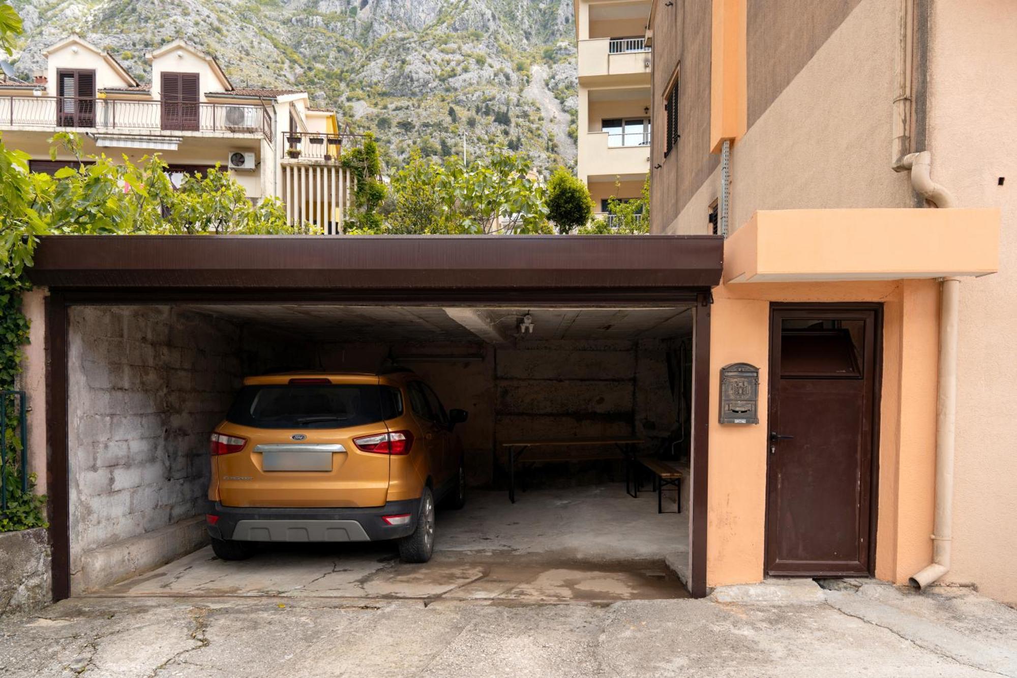 Apartment Busola Kotor Bagian luar foto