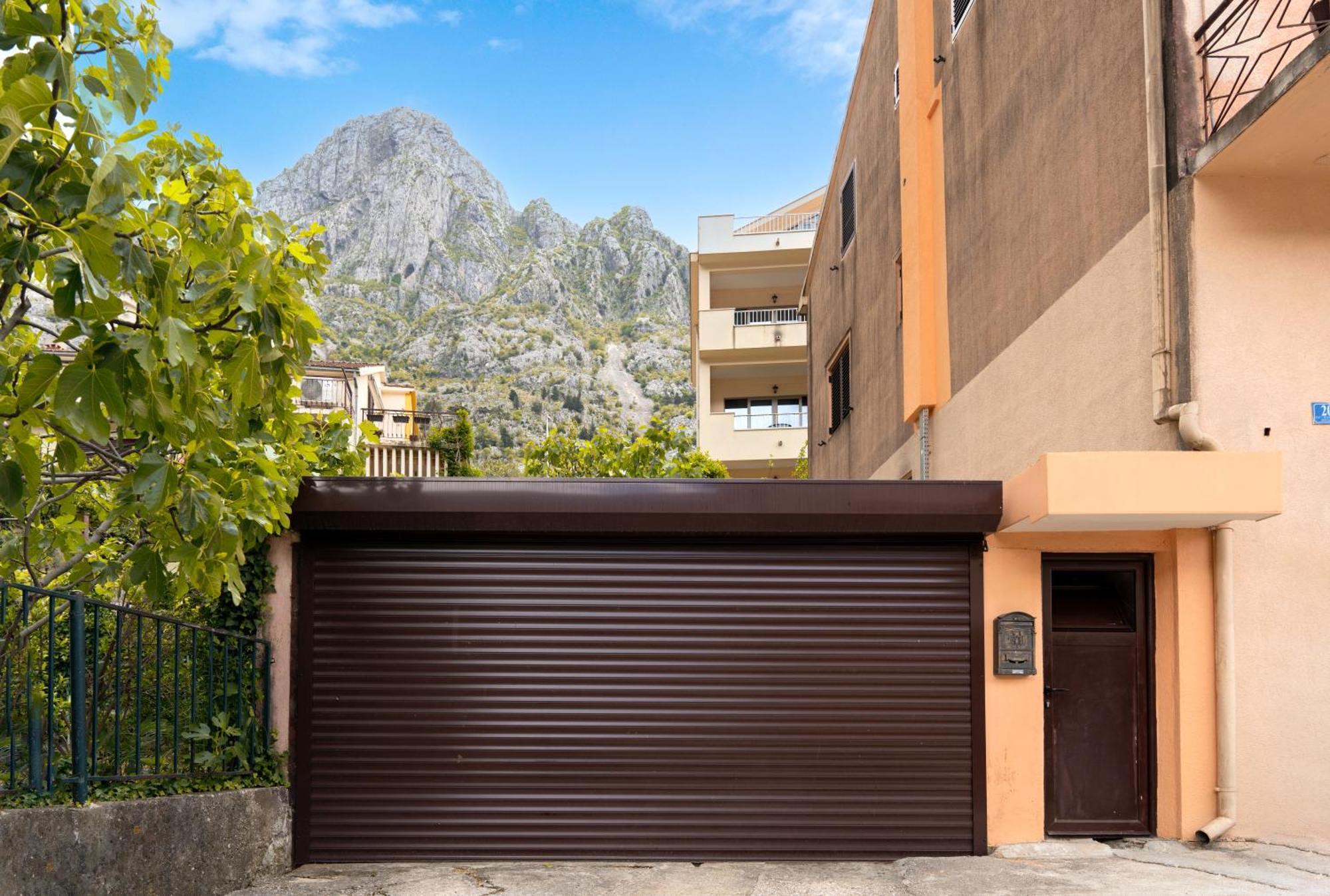 Apartment Busola Kotor Bagian luar foto