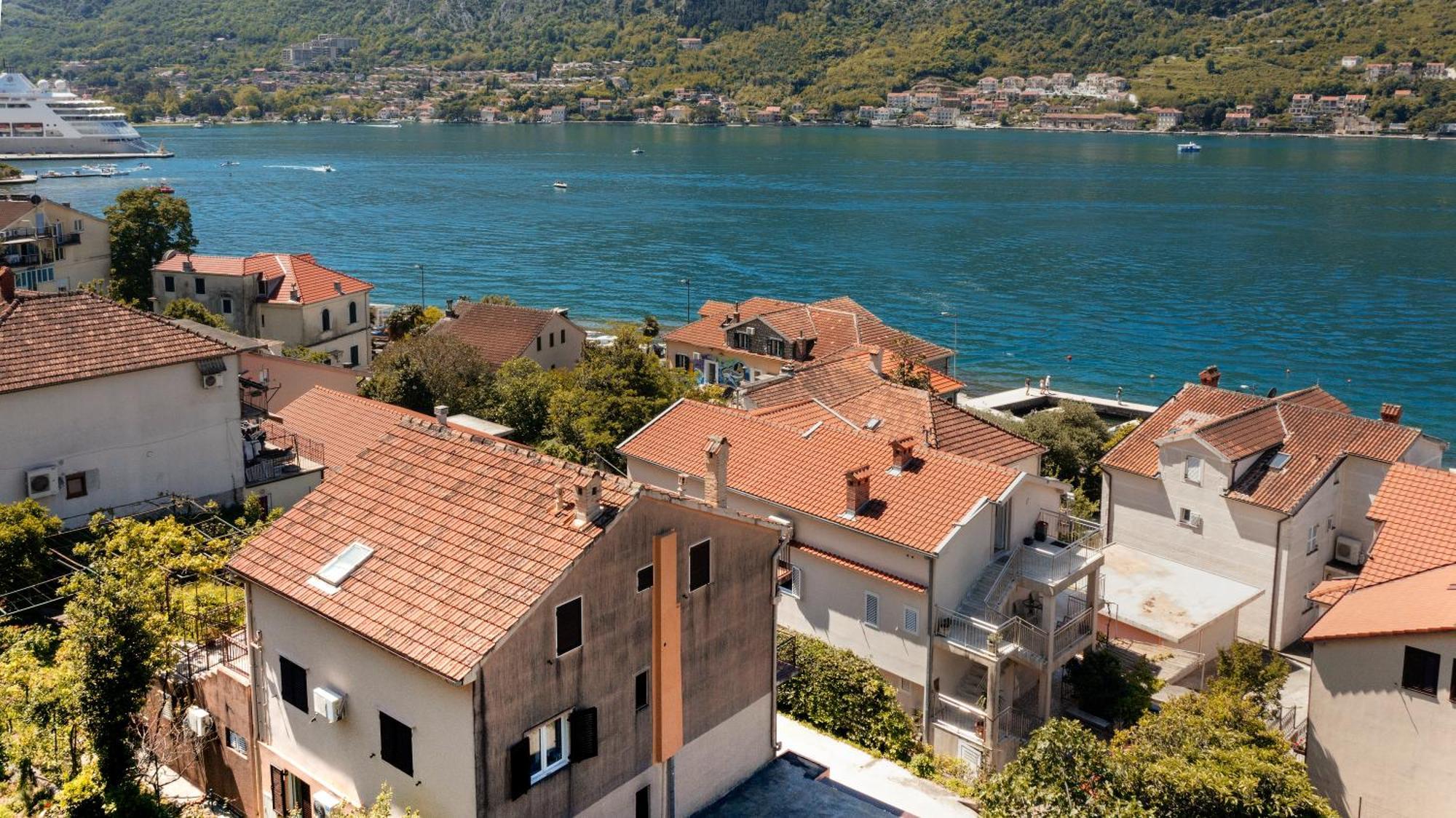 Apartment Busola Kotor Bagian luar foto